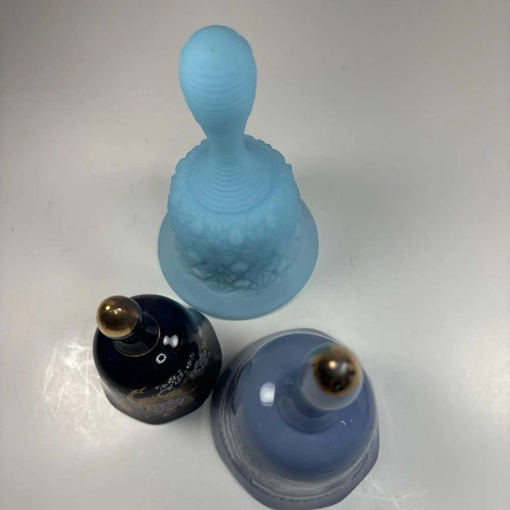 Vintage Set Of 3 Blue  Bells‎ Fenton Satin Daisy Button Price Winter Japan Birds